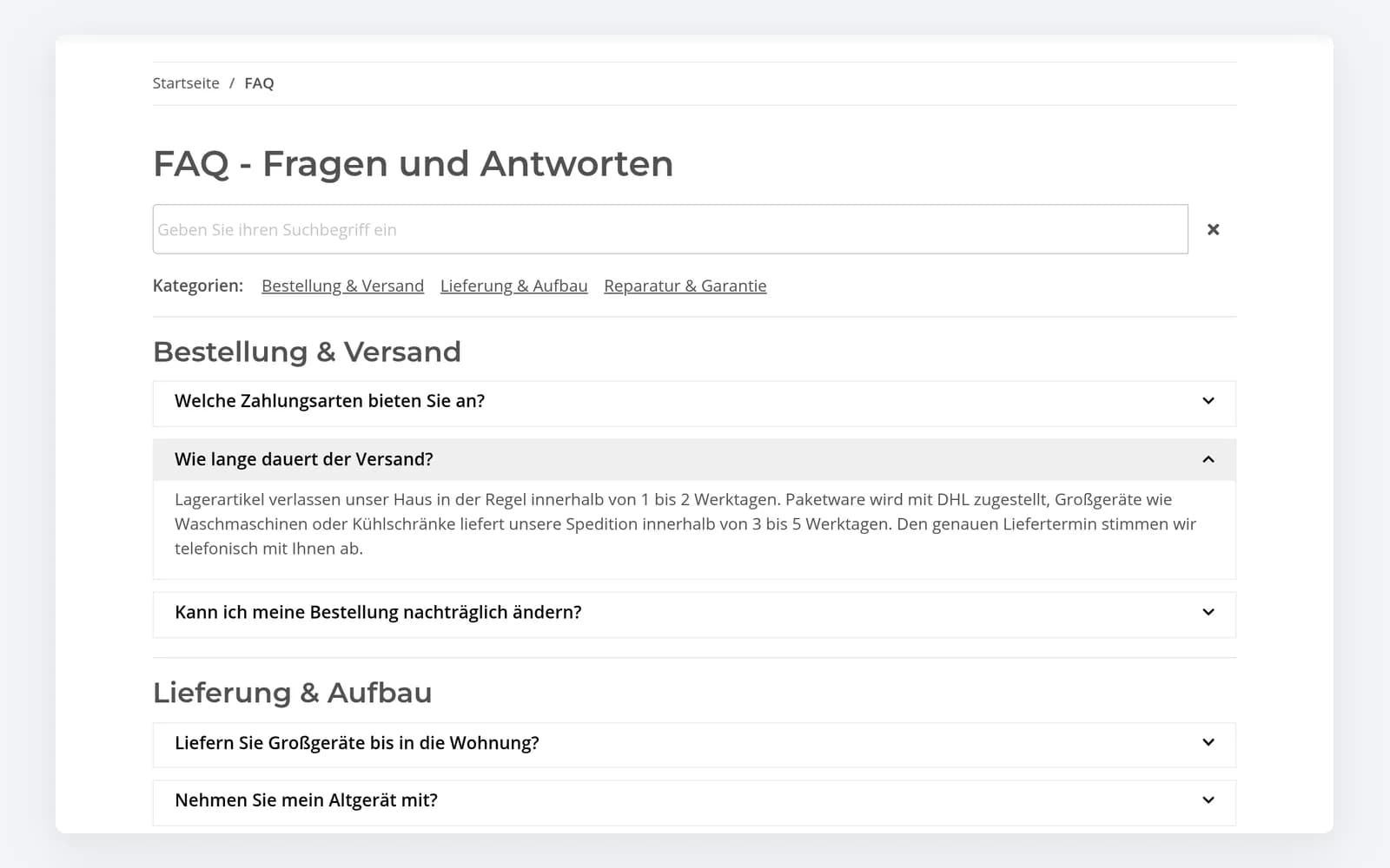 FAQ-Seite mit Kategorien, Live-Suche und aufgeklappter Antwort, als FAQPage-Rich-Snippet für Google