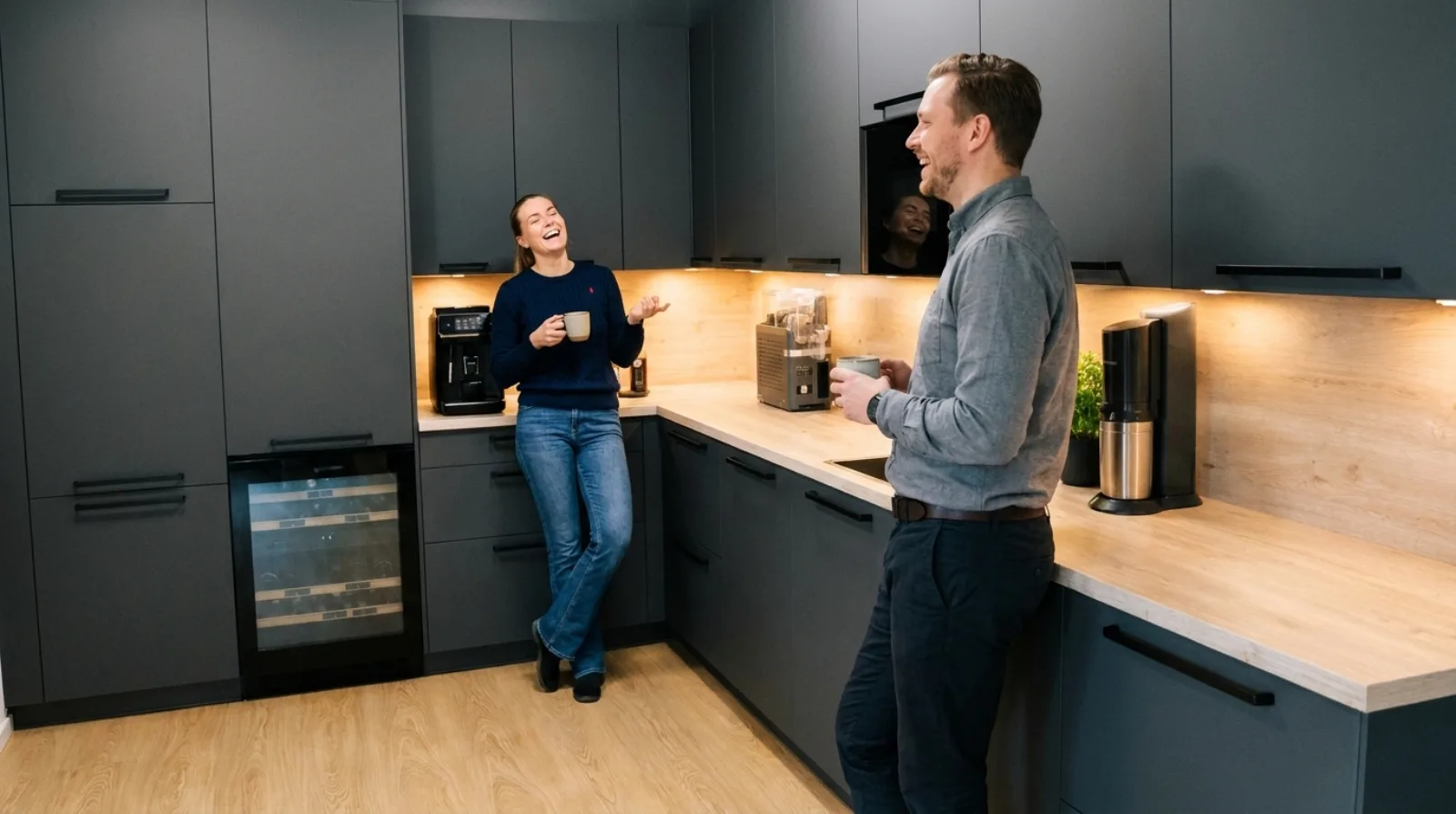 Kollegen bei der Kaffeepause in der Büroküche des wnm-Büros Lüneburg