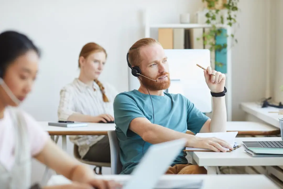 customer-service-man-at-work